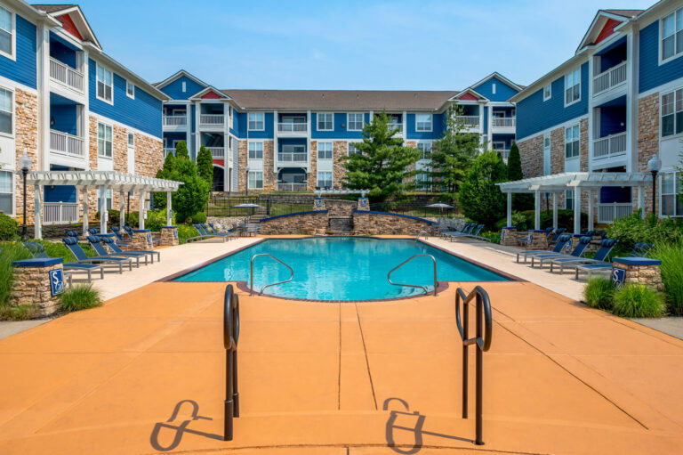 Somerset-at-deerfield-apartments-pool-03